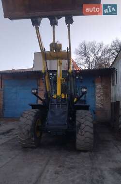 Фронтальні навантажувачі Komatsu WA 2016 в Ромнах