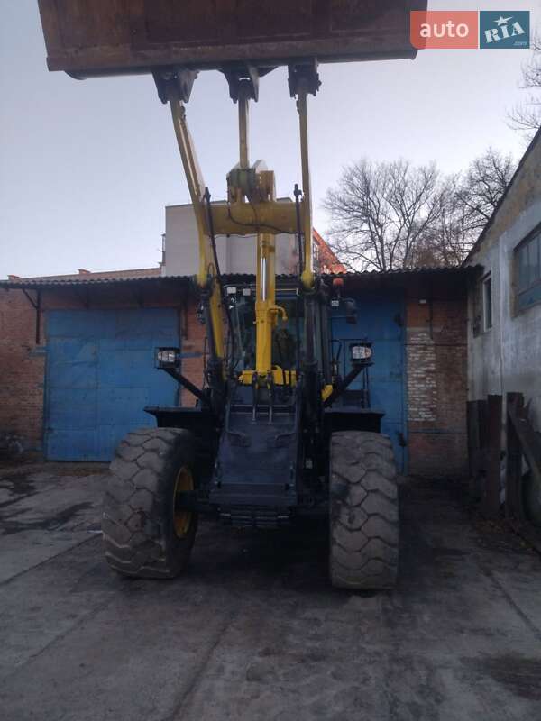 Фронтальный погрузчик Komatsu WA 2016 в Ромнах