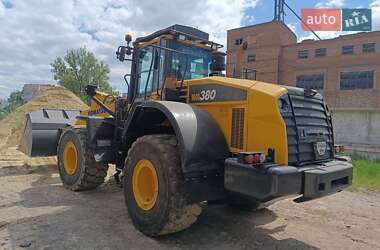 Фронтальні навантажувачі Komatsu WA 2016 в Ромнах