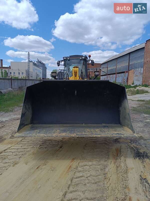 Фронтальный погрузчик Komatsu WA 2016 в Ромнах