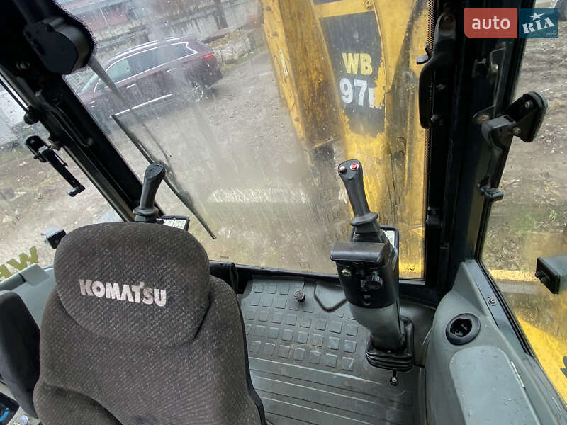 Екскаватор навантажувач Komatsu WB 2007 в Дніпрі