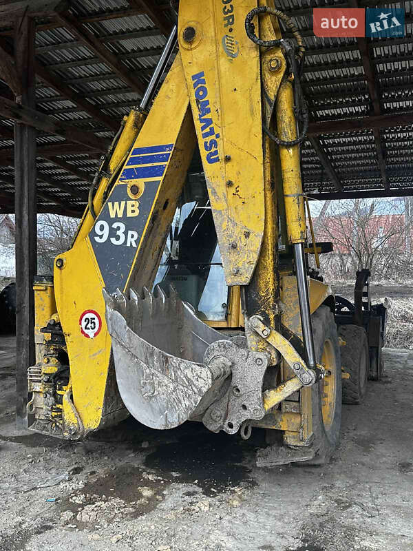 Экскаватор погрузчик Komatsu WB 2002 в Иршаве