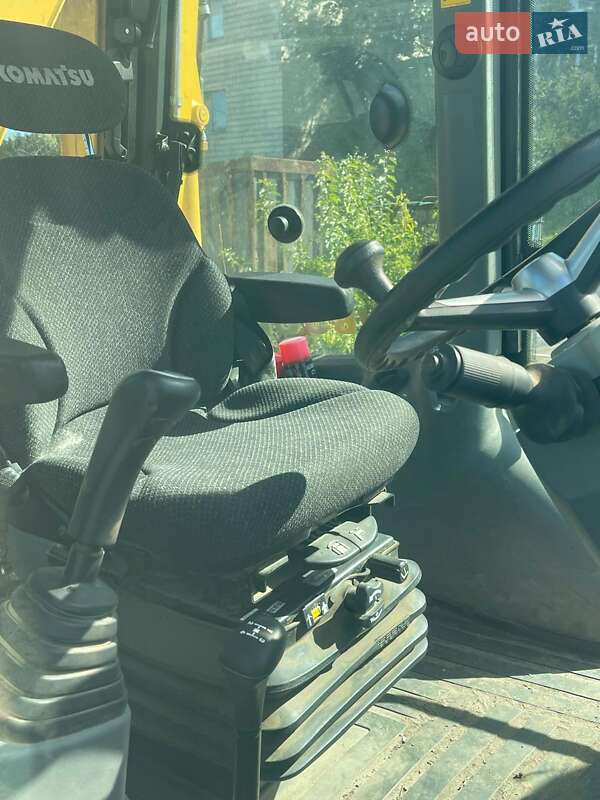 Экскаватор погрузчик Komatsu WB 2020 в Киеве