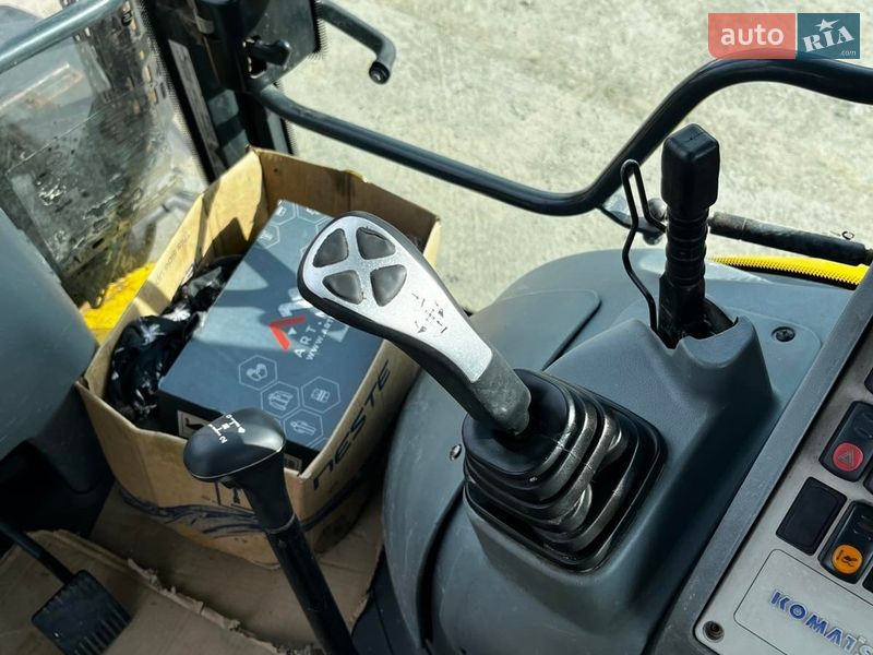 Екскаватор навантажувач Komatsu WB 2007 в Єрках