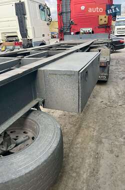 Контейнеровоз Krone SDP 27 2000 в 
