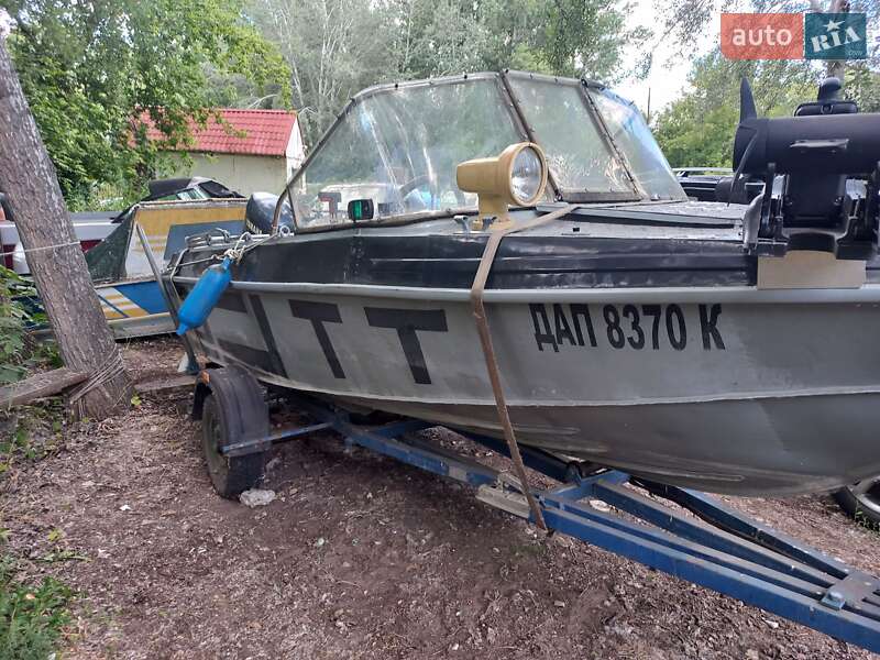 Лодка Крым 3 1988 в Киеве