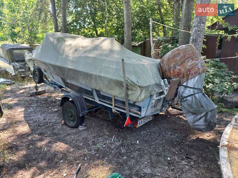 Лодка Крым 3 1988 в Киеве