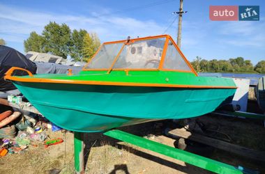 Лодка Крым Крым 1986 в Киеве