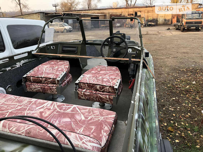 Лодка Крым М 1991 в Кривом Роге