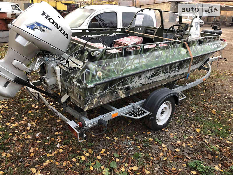 Лодка Крым М 1991 в Кривом Роге