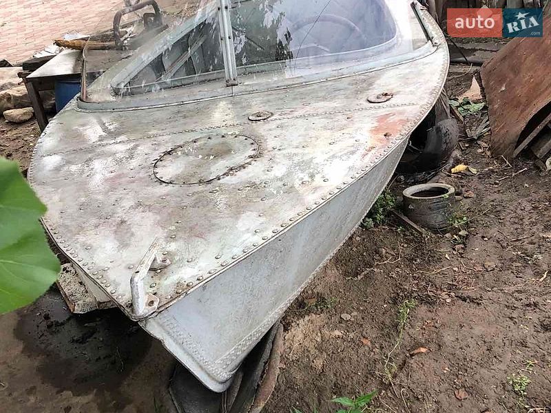 Лодка Крым М 1990 в Кривом Роге