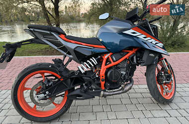Мотоцикл Без обтекателей (Naked bike) KTM 390 Duke 2024 в 