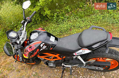 Мотоцикл Без обтікачів (Naked bike) KTM 390 Duke 2015 в 