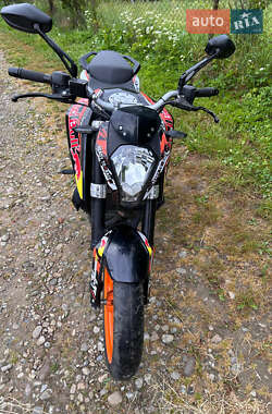 Мотоцикл Без обтікачів (Naked bike) KTM 390 Duke 2015 в 