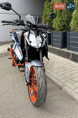 Мотоцикл Без обтекателей (Naked bike) KTM 390 Duke 2024 в 