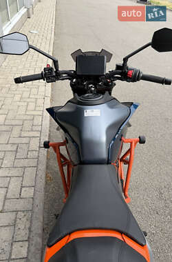 Мотоцикл Без обтекателей (Naked bike) KTM 390 Duke 2024 в 