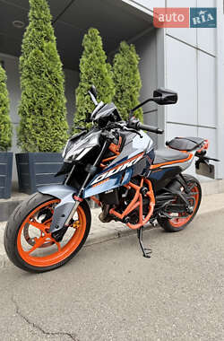 Мотоцикл Без обтекателей (Naked bike) KTM 390 Duke 2024 в 