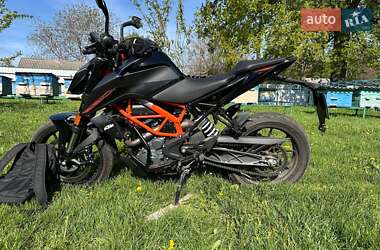 Мотоцикл Без обтекателей (Naked bike) KTM 390 Duke 2023 в  фото 4 Мотоцикл Без обтекателей (Naked bike) KTM 390 Duke 2023 в