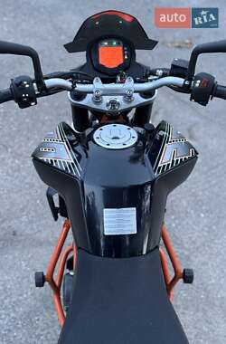 Мотоцикл Супермото (Motard) KTM 390 Duke 2015 в 