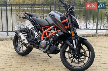Мотоцикл Без обтекателей (Naked bike) KTM 390 Duke 2023 в 