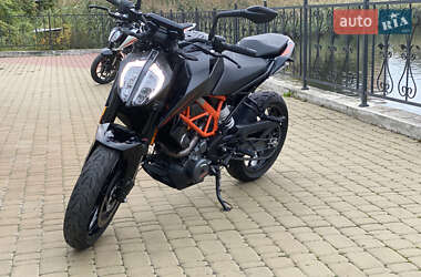 Мотоцикл Без обтекателей (Naked bike) KTM 390 Duke 2023 в 