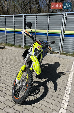 Мотоцикл Позашляховий (Enduro) KTM 690 Enduro 2019 в 