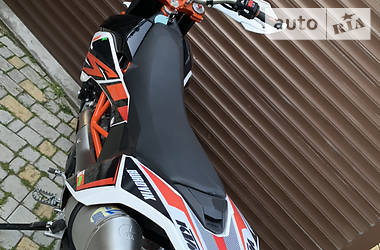 Мотоцикл Супермото (Motard) KTM 690 SMC 2015 в 
