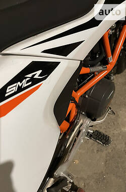 Мотоцикл Супермото (Motard) KTM 690 SMC 2020 в 