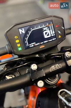 Мотоцикл Без обтекателей (Naked bike) KTM 890 Duke 2022 в 