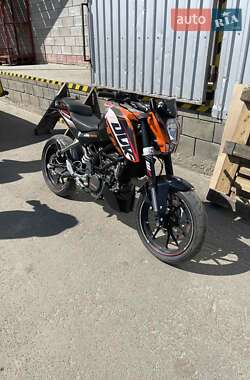 Мотоцикл Без обтекателей (Naked bike) KTM Duke 2014 в  фото 2 Мотоцикл Без обтекателей (Naked bike) KTM Duke 2014 в