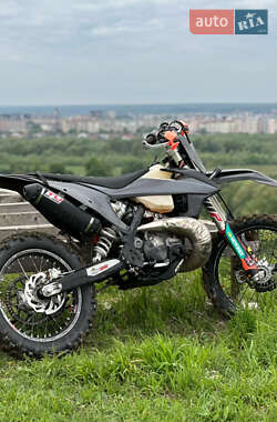 Мотоцикл Позашляховий (Enduro) KTM EXC 300 2021 в 