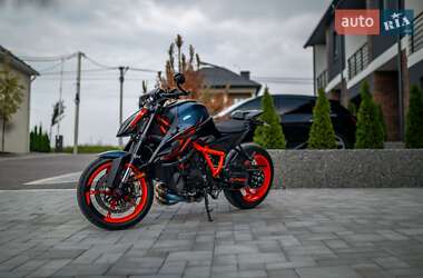 Мотоцикл Без обтекателей (Naked bike) KTM Super Duke 1290 2023 в 
