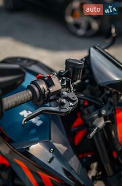 Мотоцикл Без обтекателей (Naked bike) KTM Super Duke 1290 2023 в 