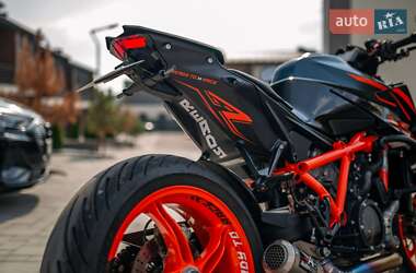 Мотоцикл Без обтекателей (Naked bike) KTM Super Duke 1290 2023 в 
