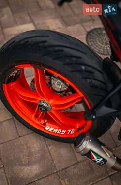 Мотоцикл Без обтекателей (Naked bike) KTM Super Duke 1290 2023 в 