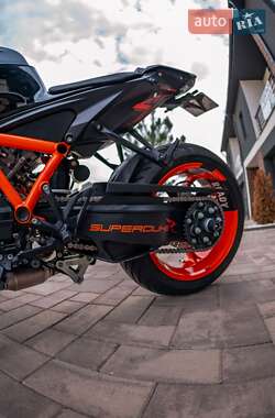 Мотоцикл Без обтекателей (Naked bike) KTM Super Duke 1290 2023 в 