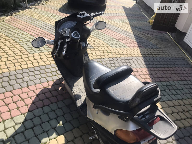 Макси-скутер Kymco Dink 2005 в Тячеве