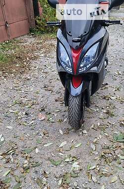 Макси-скутер Kymco Xciting 2010 в 