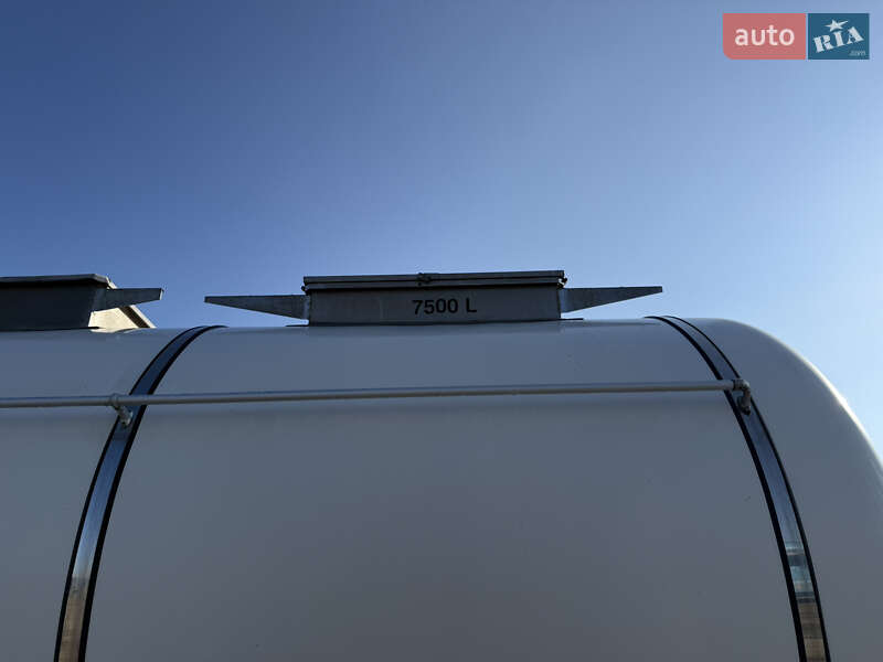 Цистерна напівпричіп LAG 0-3-34KHSL 2005 в Жовкві