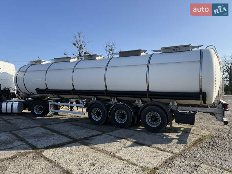 Цистерна напівпричіп LAG 0-3-34KHSL 2005 в Жовкві