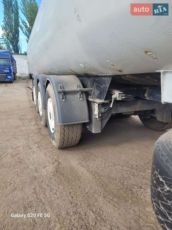 Цистерна напівпричіп LAG 0-3-36 2008 в Новому Бузі