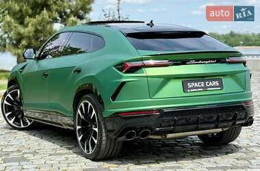 Позашляховик / Кросовер Lamborghini Urus 2020 в 