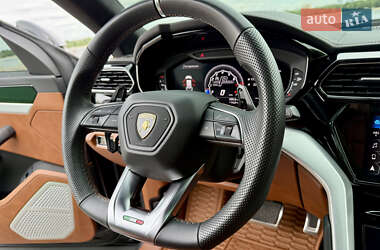 Позашляховик / Кросовер Lamborghini Urus 2020 в 
