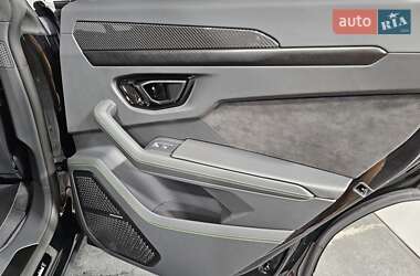 Внедорожник / Кроссовер Lamborghini Urus 2024 в 