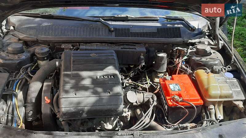 Седан Lancia Dedra 1993 в Чугуеве