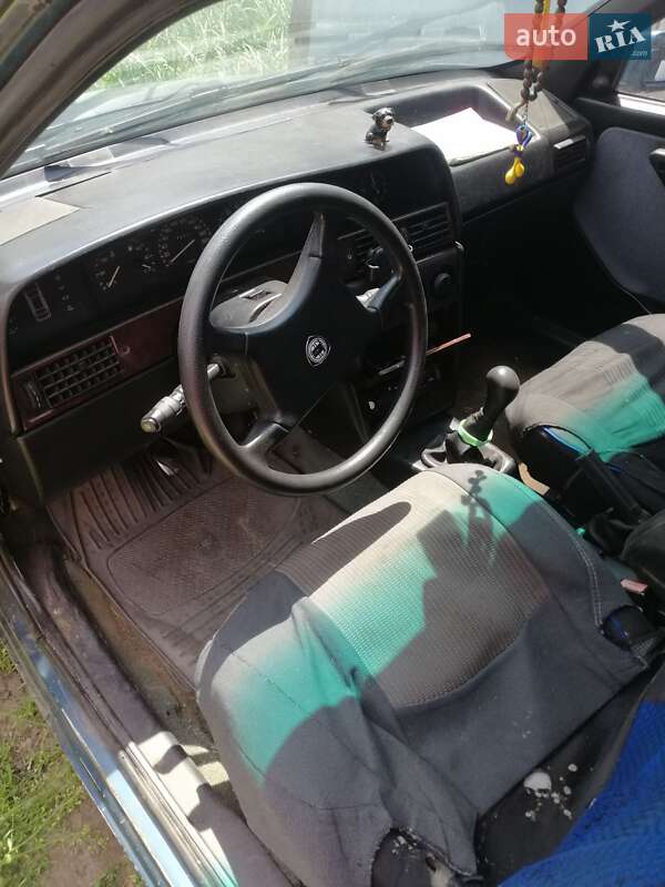 Седан Lancia Dedra 1990 в Полтаве