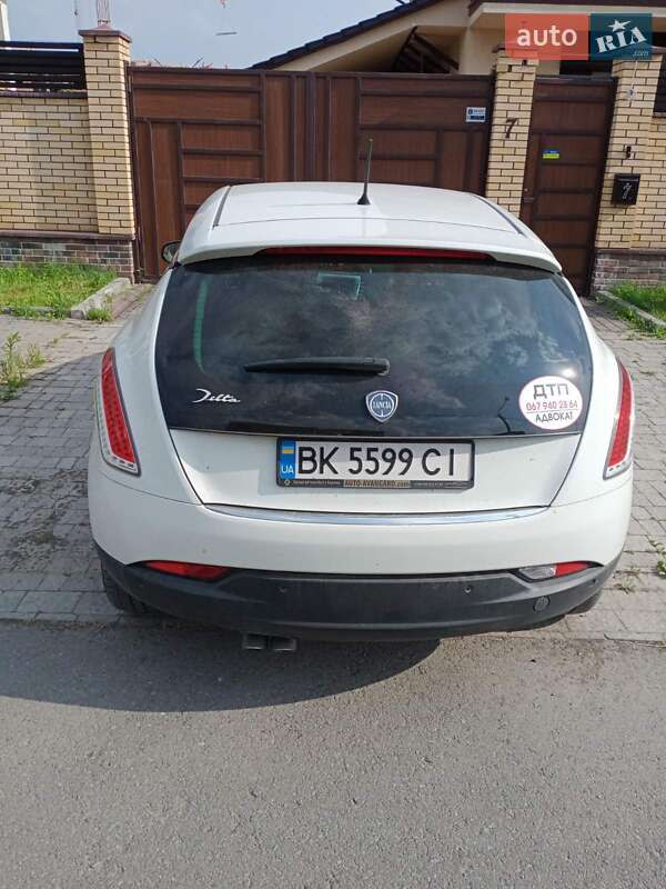 Седан Lancia Delta 2011 в Ровно