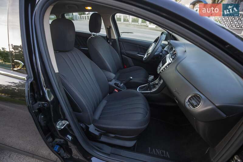 Хэтчбек Lancia Delta 2008 в Львове