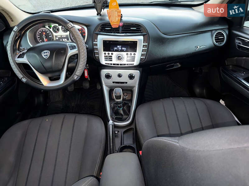 Хэтчбек Lancia Delta 2008 в Стрые