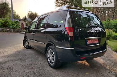 Минивэн Lancia Phedra 2010 в 